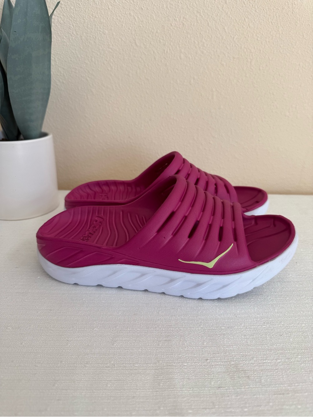 HOKA One One Women’s Berry Slide Sandals - Lightweight Comfort - Picture 4 of 12